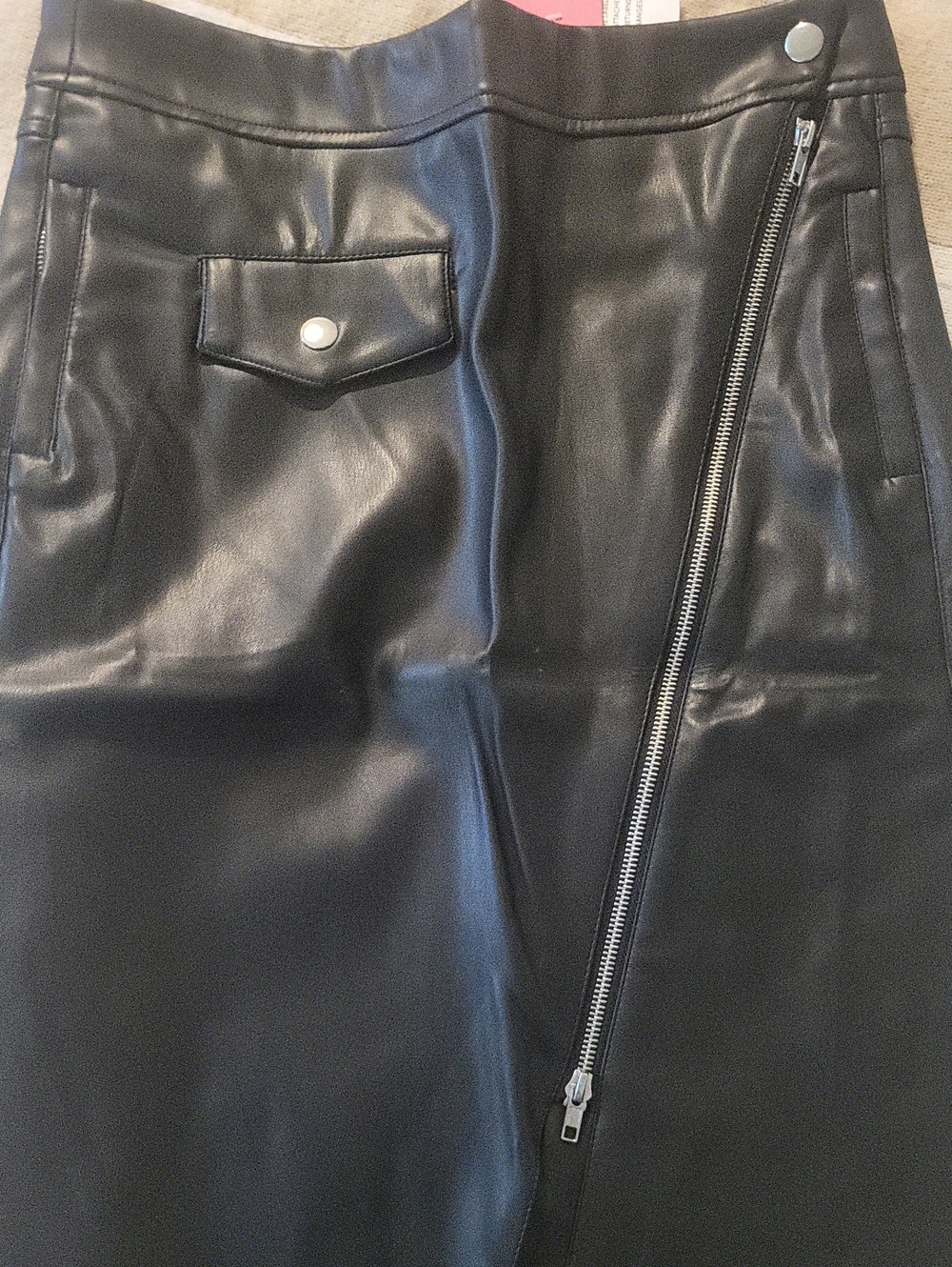 NWT🖤 Sexy Black Faux Leather Zip Pencil Skirt - Picture 3 of 6